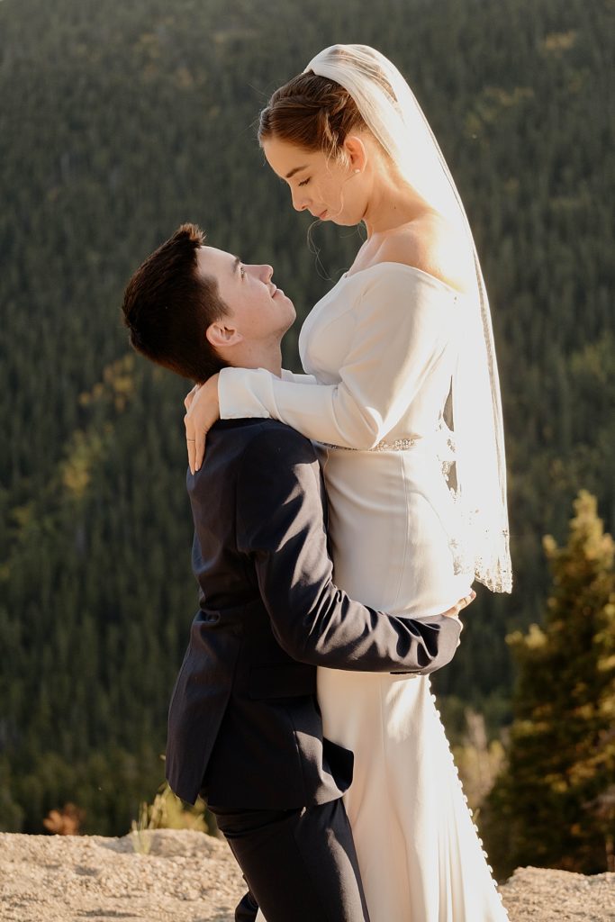bride and groom photos at colorado mountains